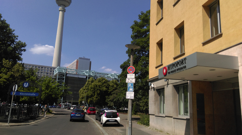 Eingang zu den Räumen der Hypoport in der Klosterstraße